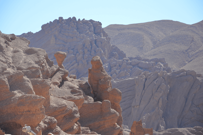 Impresionantes rocas piernas de mono en Boulmane